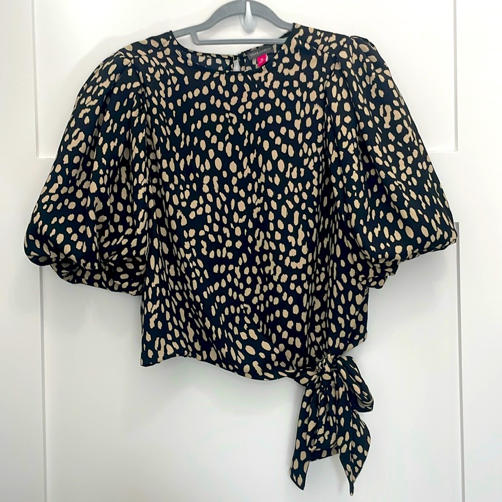 Vince Camuto Black spotted Balloon Sleeve Top Medium